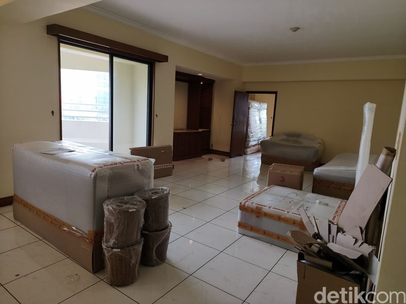 Barang-barang di apartemen kawasan Hotel Sultan sudah dikemasi Barang-barang di apartemen kawasan Hotel Sultan sudah dikemasi