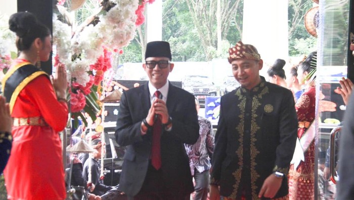 Bupati OKU Teddy Meilwansyah.