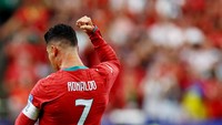 Ditanya Bersaing Top Skor dengan Messi, Ronaldo: Pertanyaan Selanjutnya!