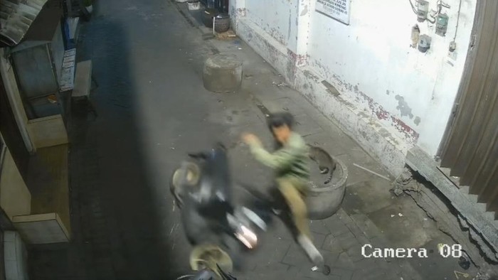 ScreenshotCuranmor di Surabaya apes kehilangan motornya sendiri