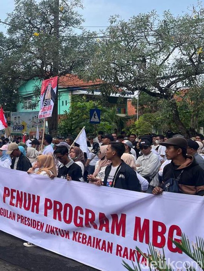 Demo Dukung MBG di Mojokerto