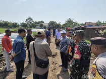 Warga Penaruban Kendal Protes Proyek Peti Kemas: Sawah Kami Tambah Rusak!