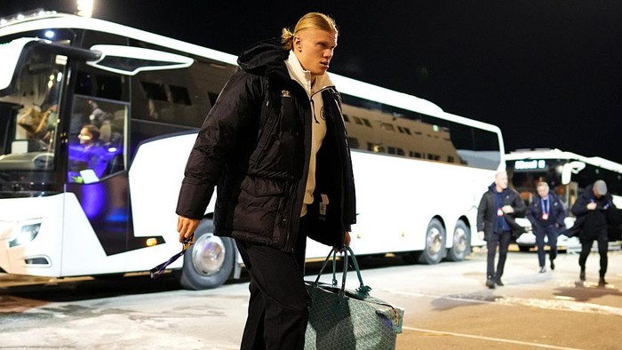 Erling Haaland dari Manchester City tiba di stadion sebelum pertandingan Fase Liga Liga Champions UEFA 2025/26 MD7 antara FK Bodo/Glimt dan Manchester City di Stadion Aspmyra pada 20 Januari 2026 di Bodo, Norwegia.