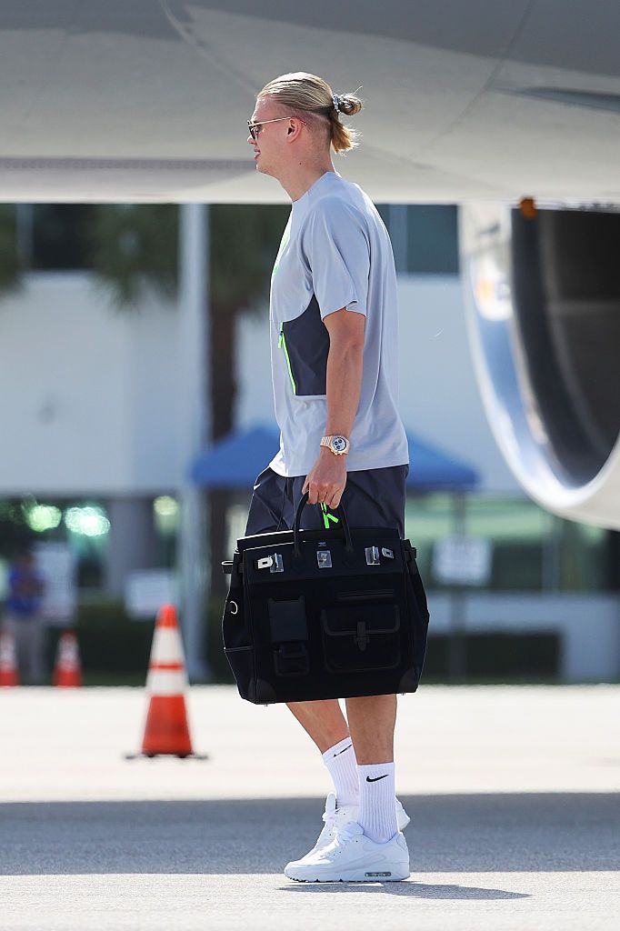 Erling Haaland Erling Haaland #9 dari Manchester City tiba di Bandara Internasional Fort Lauderdale-Hollywood menjelang Piala Dunia Antarklub FIFA 2025 pada 12 Juni 2025 di Fort Lauderdale, Florida.