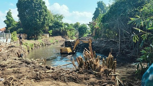 Foto: Pengerukan Sungai Candigara di Desa Kusamba, Kecamatan Dawan, Klungkung, Bali, Selasa (24/6/2026). Sungai Candigara dikeruk karena mengalami pendangkalan dan kerap menyebabkan banjir. (Dok. Pemkab Klungkung)