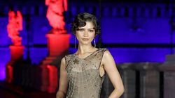 Seksi Badas! Zendaya Pakai Gaun Jaring Laba-laba Lagi