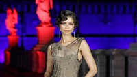 Foto: Zendaya Pakai Gaun Vintage Armani Jaring Laba-laba di Premier Spider-Man