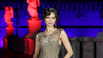 Foto: Zendaya Pakai Gaun Vintage Armani Jaring Laba-laba di Premier Spider-Man