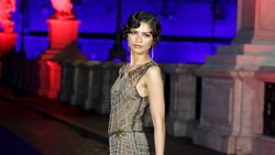 Seksi Badas! Zendaya Pakai Gaun Jaring Laba-laba Lagi