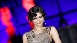 Seksi Badas! Zendaya Pakai Gaun Jaring Laba-laba Lagi