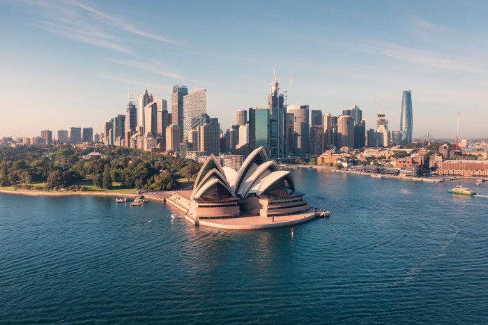 Ilustrasi aktivitas seru yang bisa dilakukan di Sydney, Australia.