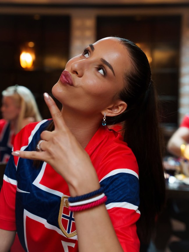 Isabel pernah menapaki karier menjadi atlet sepakbola seperti Haaland. Dia mulai bermain untuk tim putri klub yang sama dengan Haaland ketika berusia 13 tahun.  Foto: Dok. Instagram Isabel Haugseng Johansen