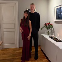 Pacaran sejak 2021, Erling Haaland dan Isabel Haugseng Johansen hingga kini belum menikah. Namun dari hubungan tersebut keduanya telah dikaruniai seorang putra yang lahir pada 2024. Foto: Dok. Instagram Isabel Haugseng Johansen