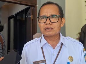 Ortu Siswa di Mataram Ngeluh Biaya Seragam Imbas Banyak Sekolah Ganti Nama