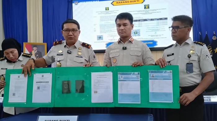 Kanwil Dirjen Imigrasi Sumsel merilis dua WNA Pakistan yang pelanggaran Keimigrasian
