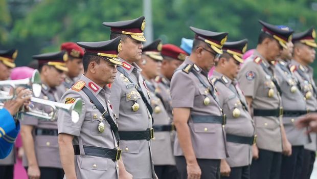 Kapolda Riau Irjen Pol Herry Heryawan dan jajaran PJU ziarah makam pahlawan jelang Hari Bhayangkara ke-80. Kapolda Riau Irjen Pol Herry Heryawan dan jajaran PJU ziarah makam pahlawan jelang Hari Bhayangkara ke-80, Rabu (24/6/2026).