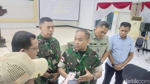 Kasrem 161/Wira Sakti, Kolonel Inf Albertus Yostina David Alam saat memberikan keterangan kepada awak media, Rabu (24/6/2026).