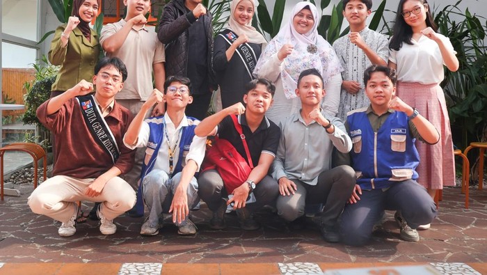 Ketua Panitia Khusus (Pansus) Rancangan Peraturan Daerah (Raperda) Perlindungan Anak DPRD Kota Bogor, Endah Purwanti bersama komunitas kepemudaan dan perlindungan anak