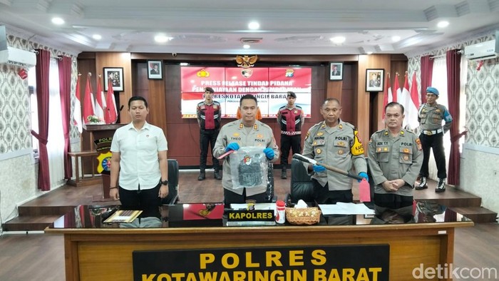 Konferensi pers pria bakar mantan istri siri di Kotawaringin Barat.