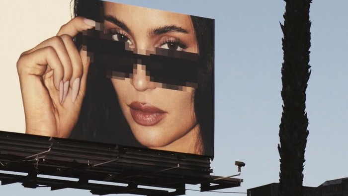 Kylie Jenner untuk Meta Glasses.