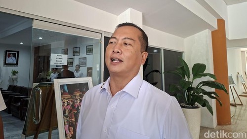Gubernur NTB Lalu Muhamad Iqbal ditemui di depan ruang kerjanya, Rabu (24/6/2026).