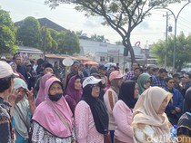 Aksi Pendukung Sudewo di Depan PN Tipikor Semarang Bikin Lalin Tersendat