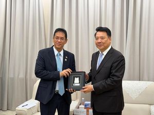 Cari Utang di China, Purbaya Pulang-pulang Dapat Gelar Profesor