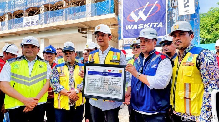 Menko Bidang Infrastruktur dan Pembangunan Kewilayahan RI, Agus Harimurti Yudhoyono (AHY) kunjungan ke Ponpes Al Al Khoziny di Sidoarjo