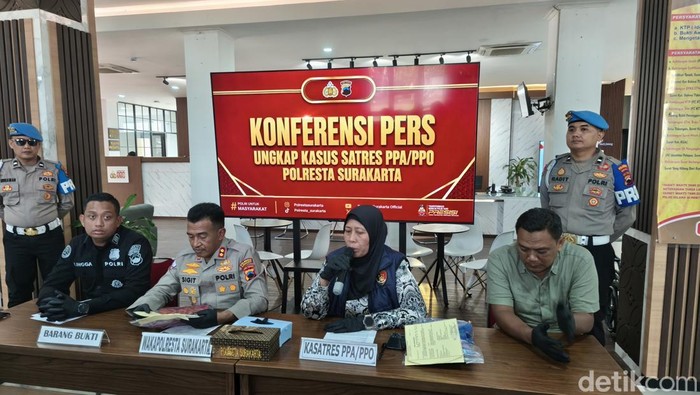 Konferensi pers kasus pelecehan yang dialami seorang SPG digelar di Polresta Solo, Rabu (24/6/2026).