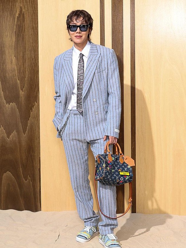 Adu Gaya BA Louis Vuitton: Gong Yoo Hingga J-Hope BTS di Paris Fashion Week