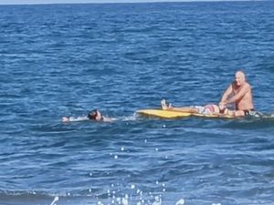 Wanita yang Hilang di Pantai Masceti Ditemukan Turis Asing Saat Surfing