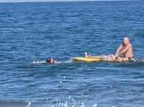 Bule Lagi Asyik Surfing Malah Temukan Jasad Wanita Hilang di Pantai Masceti