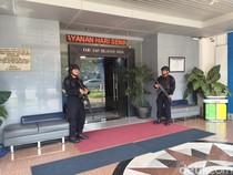 Penggeledahan Bea Cukai Juanda Dijaga Ketat Brimob