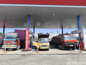 Waktu Pengisian BBM Solar Jadi 8 Jam di 10 SPBU Palembang