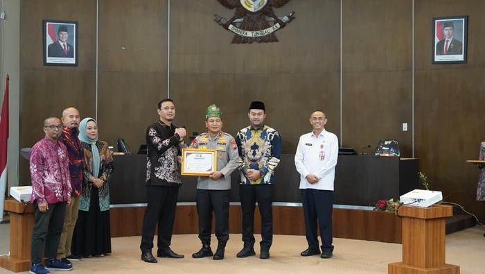 Polda Riau meraih penghargaan Keterbukaan Informasi menjelang Hari Bhayangkara ke-80.