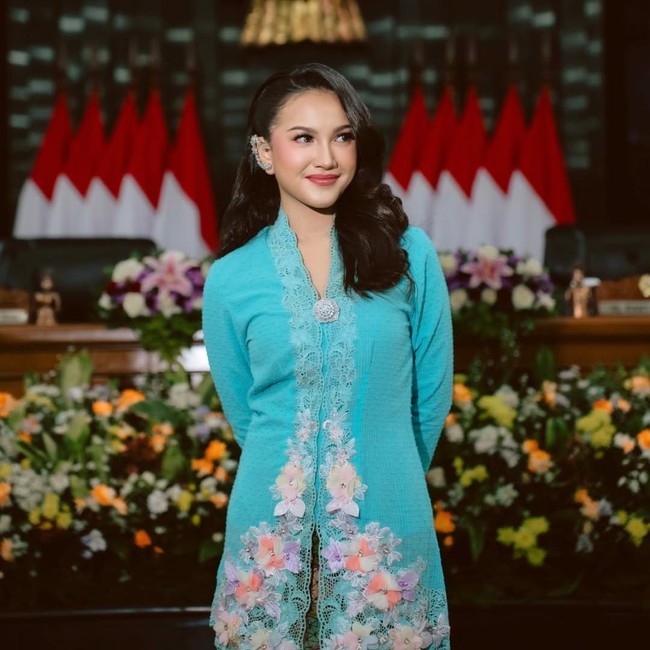 Penampilan Rara Sudirman Meriahkan Rapat Paripurna DPRD