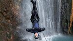 Ria Ricis Pacu Adrenalin Taklukkan Air Terjun dengan Canyoning