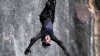 Ria Ricis Pacu Adrenalin Taklukkan Air Terjun dengan Canyoning