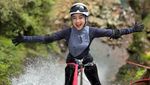 Ria Ricis Pacu Adrenalin Taklukkan Air Terjun dengan Canyoning