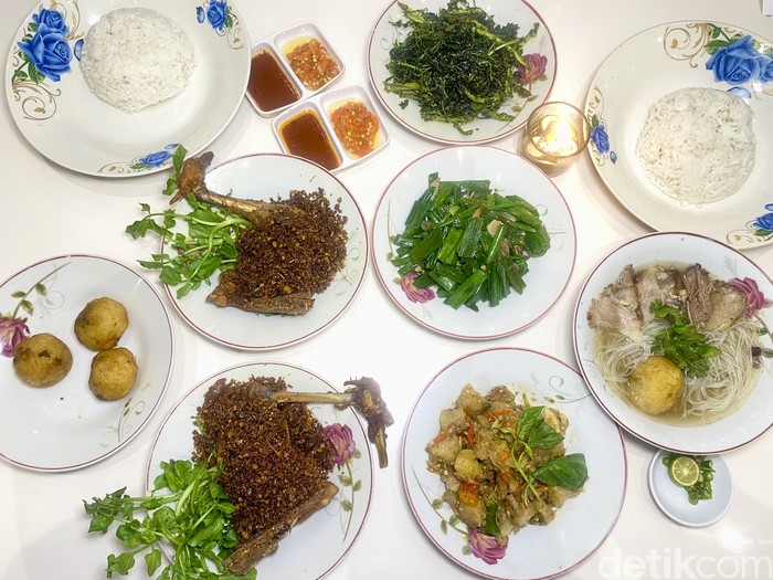 RM Wangi Seruni punya sajian ayam goreng ketumbar yang sedap