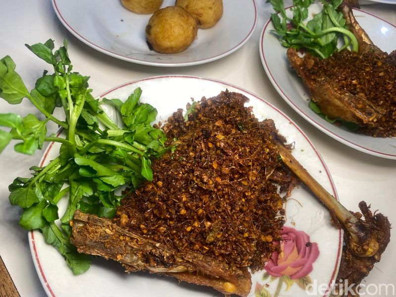 RM Wangi Seruni RM Wangi Seruni, ayam goreng ketumbar hits di Bandung