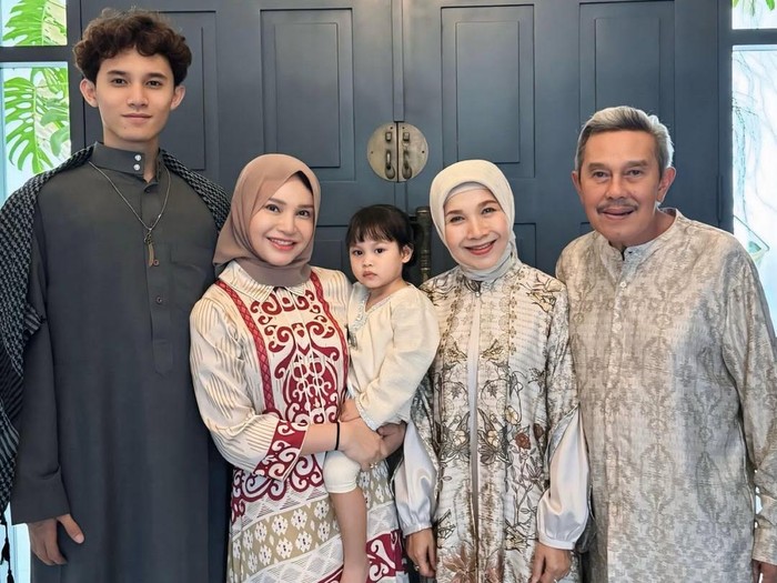 Rossa Perkenalkan Raina: Aku Anak Ibu Rossa, Adik Kakak Rizky