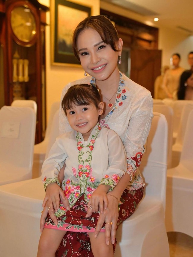 Rossa Perkenalkan Raina: Aku Anak Ibu Rossa, Adik Kakak Rizky