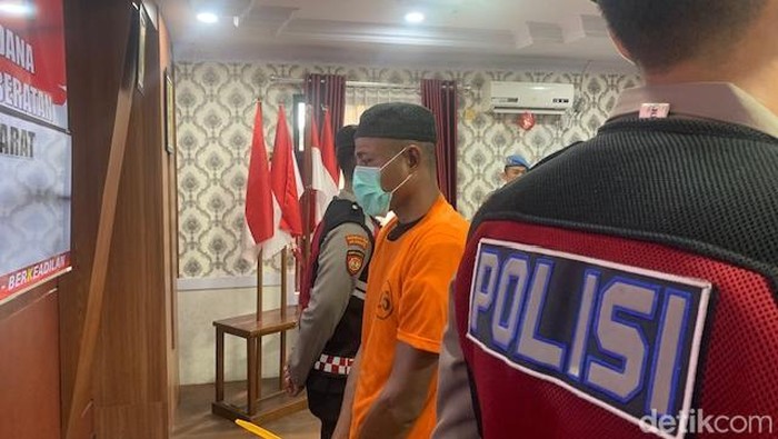 Sendi Ramadan, pelaku pembakaran wanita di Kobar.