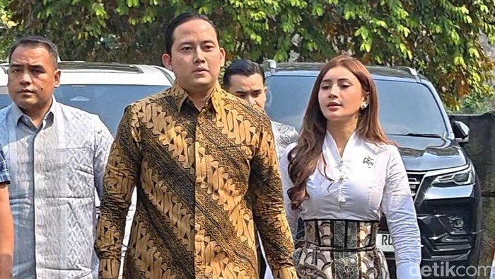 Sespri Presiden Prabowo, Rizky Irmansyah, menemui Jokowi di Solo, Rabu (24/6/2026).