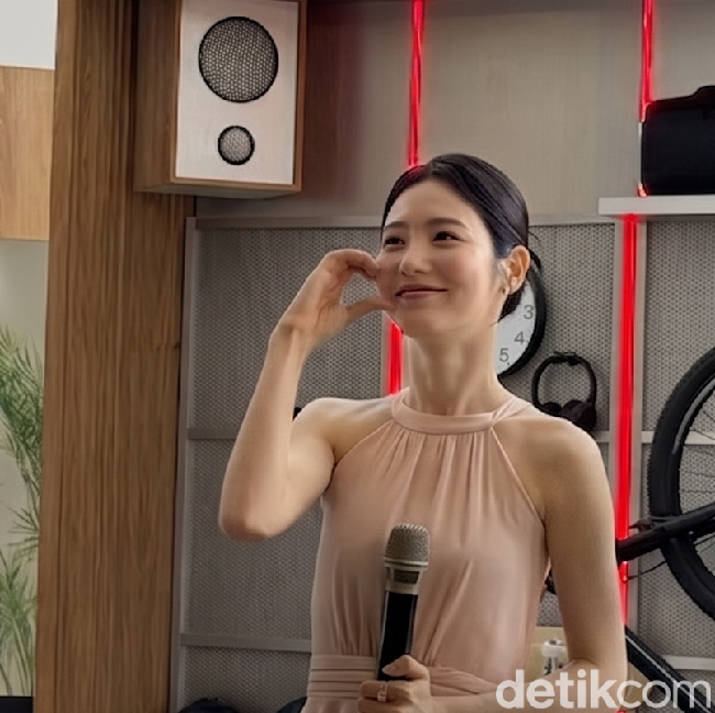 Senyum Shin Ye Eun Hangatkan Housewarming by LG di Jakarta