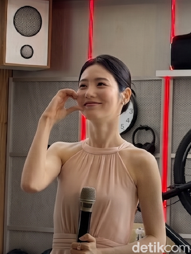 Senyum Shin Ye Eun Hangatkan Housewarming by LG di Jakarta