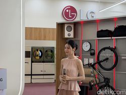 Senyum Shin Ye Eun Hangatkan Housewarming by LG di Jakarta