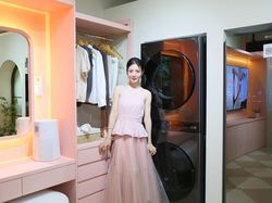 Senyum Shin Ye Eun Hangatkan Housewarming by LG di Jakarta