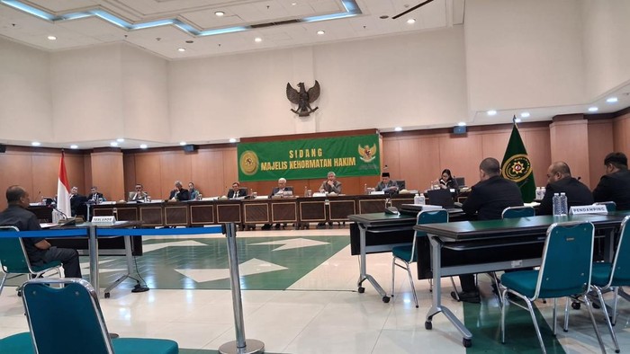 Sidang Majelis Kehormatan Hakim yang memecat SW (dok. Biro Hukum dan Humas MA)